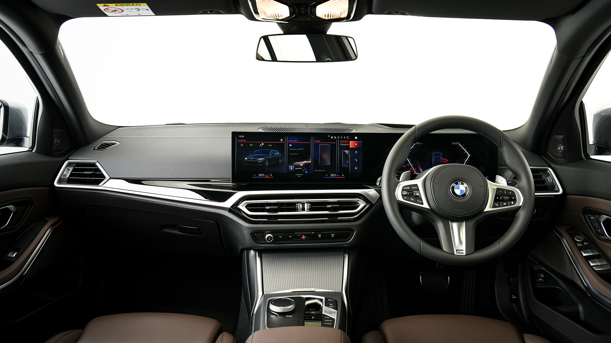 จอแสดงควบคุมภายในห้องโดยสารของ BMW 3 Series Gran Sedan G28 2022 ใหม่